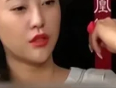 郝蕾：首涉直播，手足无措里的真实与勇气