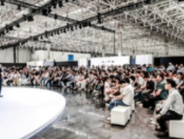 问界M8首批100个家庭交车：开启智慧出行新篇章