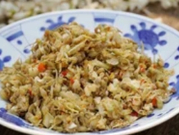 槐花入馔：一口吃掉整个春天