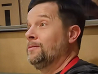 95后小哥英文接待外国院士走红，网友：这才是真正的“后浪”