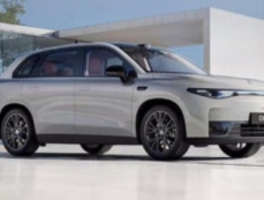 2026款零跑C10汽车上市，15万级市场迎来新猛将