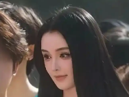 聋哑女生因美貌被质疑像AI，校友发声力挺