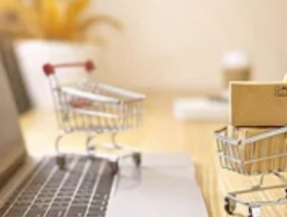 流量与国货的折叠狂欢：一场赛博朋克式消费仪式