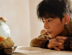 丁真备戏态度引争议，曾志伟现场发火