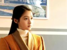 关晓彤新剧短发路透：角色蜕变引期待