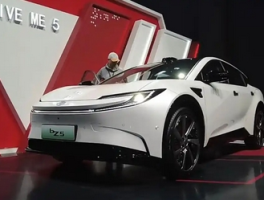 丰田bZ5预售13万起：合资纯电SUV市场迎来新挑战者