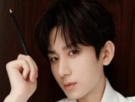 斯凯奇亚太区代言人成毅，演绎复古舒适新风尚