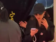 刘亦菲现身珠宝展，优雅气质引围观