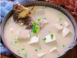 鲫鱼豆腐汤：鲜香四溢的简单教程来啦