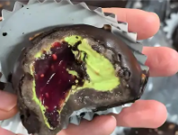 网红巧克力风靡市场，开心果供不应求