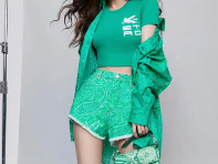 杨幂polo裙造型再掀时尚热潮，秒断货引关注