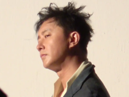 韩庚影棚大片曝光，忧郁眼神诠释“破碎感”美学