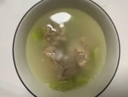 夏日养生密码：一碗丝瓜排骨汤的清凉哲学