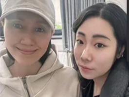 47岁袁泉素颜现身中戏上课：岁月沉淀下的求知热忱