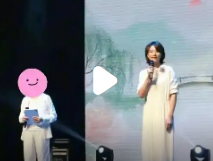 51岁董卿现身儿子学校，母子罕见同框引关注