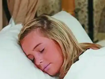 女孩1天睡20小时确诊“睡美人病”：罕见病的症状与治疗