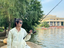 全红婵退赛后首更动态：钓鱼、遛狗、煮鱼汤