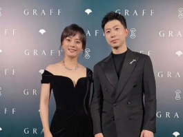 孙俪妈妈追星成功 与马龙合影引热议