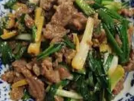 大蒜叶炒什么好吃家常菜：自制美味，幸福满溢