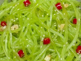 凉拌莴笋丝：焯水与否的“味觉博弈”