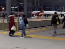 男子跨城通勤6小时日耗4000元：极限通勤背后的都市生存寓言