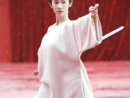 《戏台》亮相北影节，梨园风云启幕引瞩目