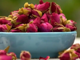 苦水玫瑰：西北荒漠里的“液体黄金”