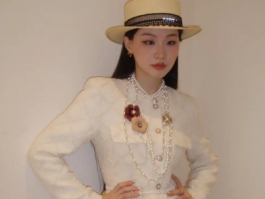 金靖白色小香风套装造型惊艳，化身千金小姐展优雅