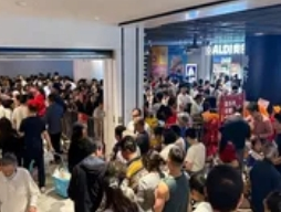 3万人搬空"穷鬼超市"：五一消费降级下的魔幻现实主义