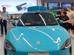 小米SU7闪耀机器人半马赛道，亦庄智造引领科技新潮流